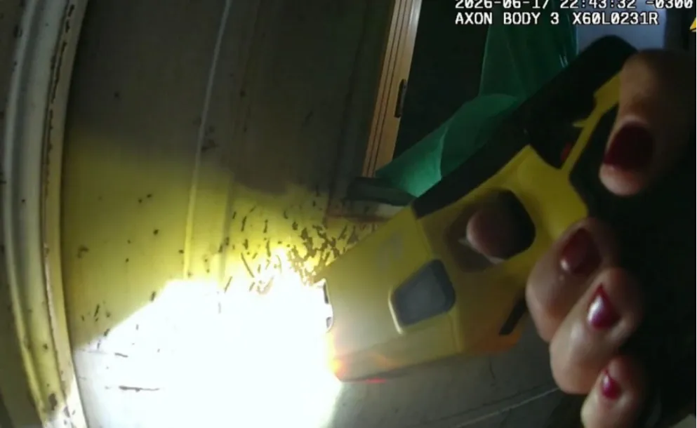VGG: UN HOMBRE ATRINCHERADO CON UN CUCHILLO FUE REDUCIDO CON UNA TASER