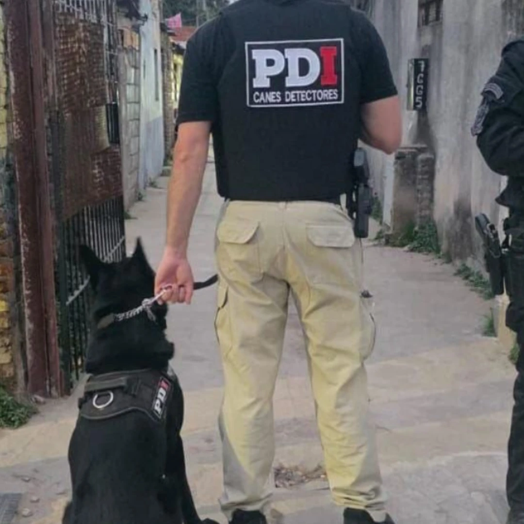 SE HICIERON PASAR POR REPARTIDORES PARA DESBARATAR UN BÚNKER DE DROGAS EN ROSARIO