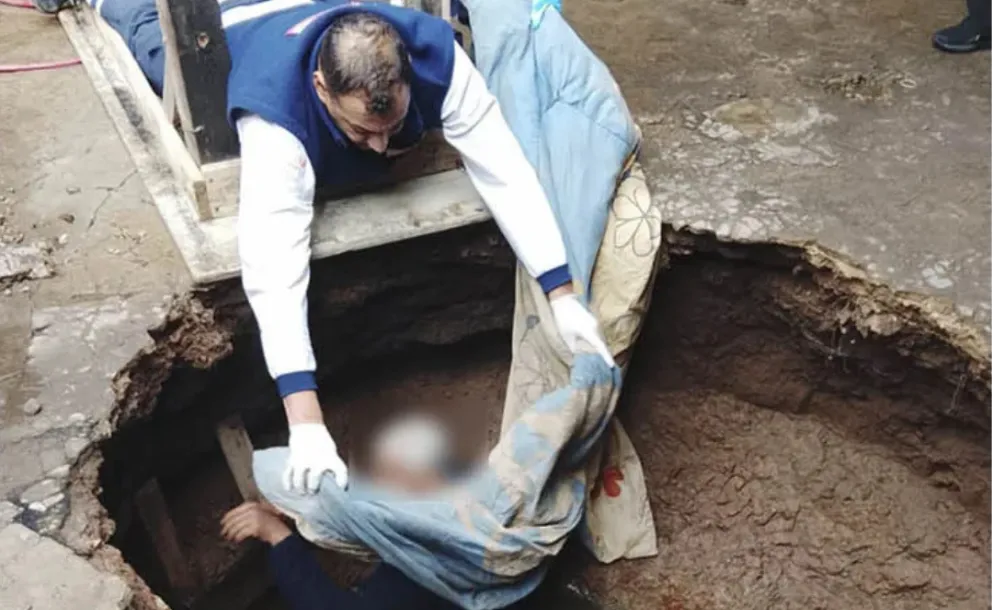 PEREZ: RESCATARON A UN HOMBRE QUE CAYÓ A UN POZO CIEGO DE TRES METROS