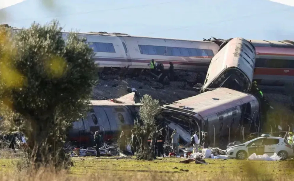 UN TRÁGICO CHOQUE DE TRENES DEJA AL MENOS 64 MUERTOS Y MÁS DE 170 HERIDOS